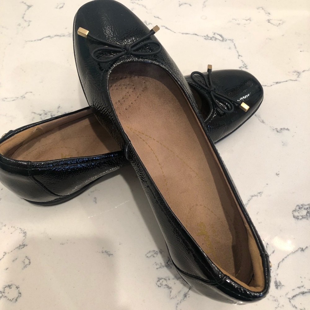Clark’s classic black ballet flat